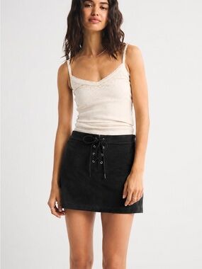 Abercrombie & Fitch Black Faux Suede Lace Up Mini Skirt Women’s Size 4 Y2K